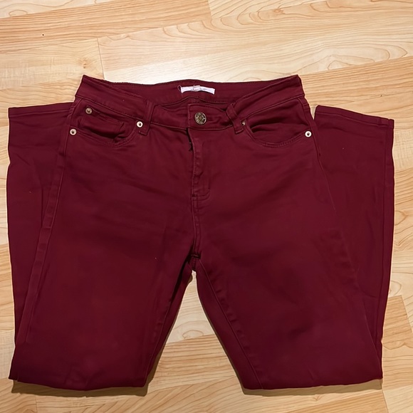 ✨Burgundy stretchy skinny jeans! ✨ - Picture 6 of 8